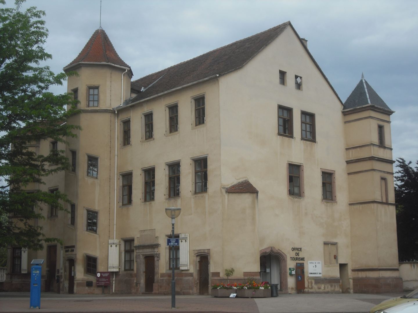 На родине новогодней ёлки во Франции открылась школа, где будут изучать азербайджанскую классику (ФОТО)