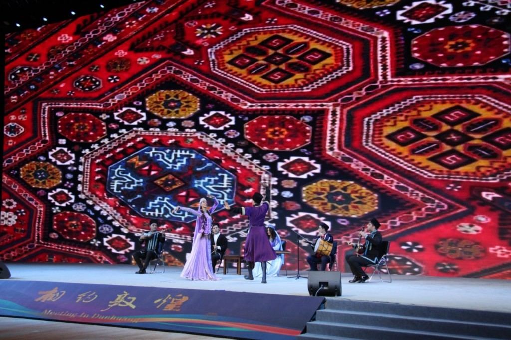 Азербайджанская музыка и танец представлены на концерте Международной культурной выставки "Шелковый путь" в Китае (ФОТО)