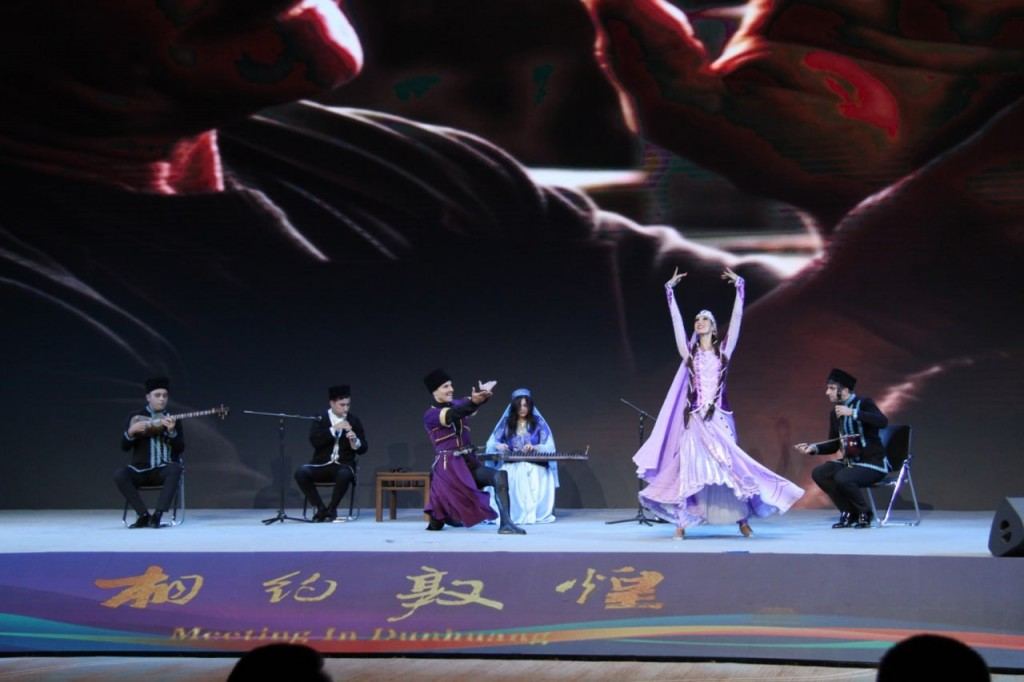 Азербайджанская музыка и танец представлены на концерте Международной культурной выставки "Шелковый путь" в Китае (ФОТО)