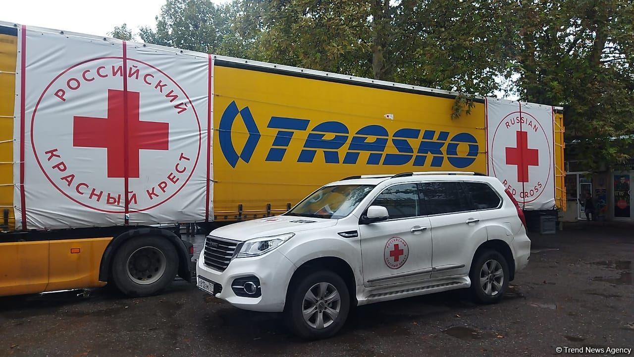 Большегруз с продовольствием из России второй день ожидает проезда в Ханкенди  (ФОТО/ВИДЕО)