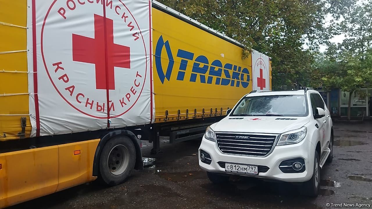 Большегруз с продовольствием из России второй день ожидает проезда в Ханкенди  (ФОТО/ВИДЕО)