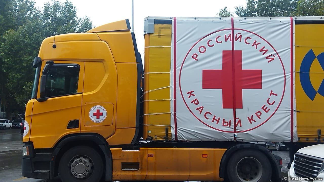 Большегруз с продовольствием из России второй день ожидает проезда в Ханкенди  (ФОТО/ВИДЕО)