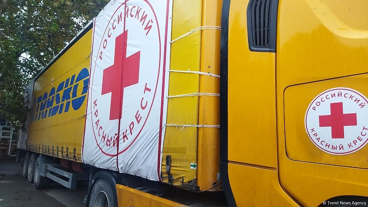 Большегруз с продовольствием из России второй день ожидает проезда в Ханкенди  (ФОТО/ВИДЕО)