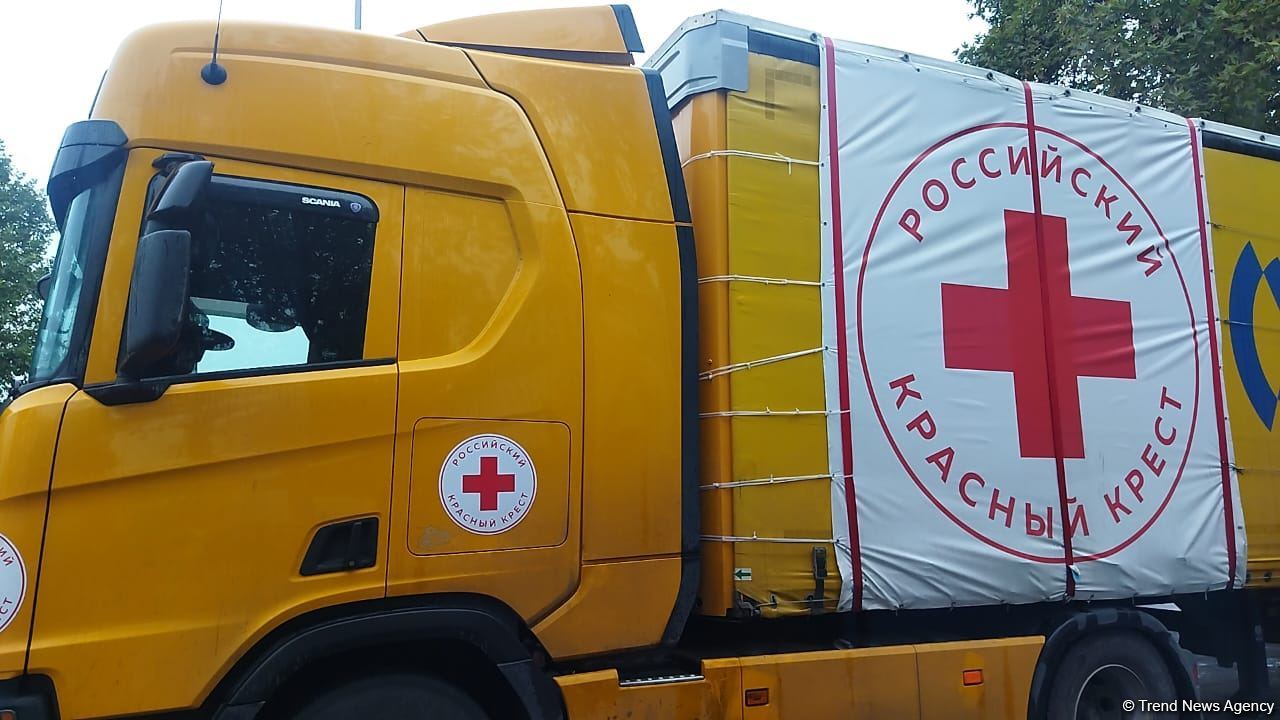 Большегруз с продовольствием из России второй день ожидает проезда в Ханкенди  (ФОТО/ВИДЕО)