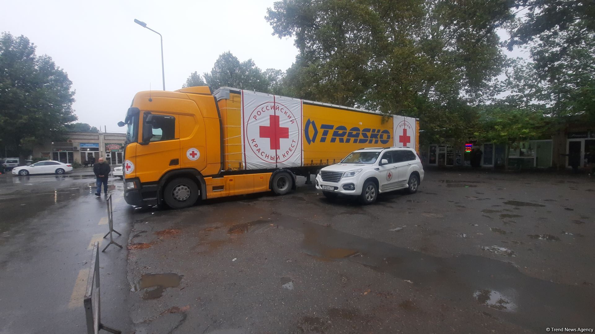 Большегруз с продовольствием из России второй день ожидает проезда в Ханкенди  (ФОТО/ВИДЕО)