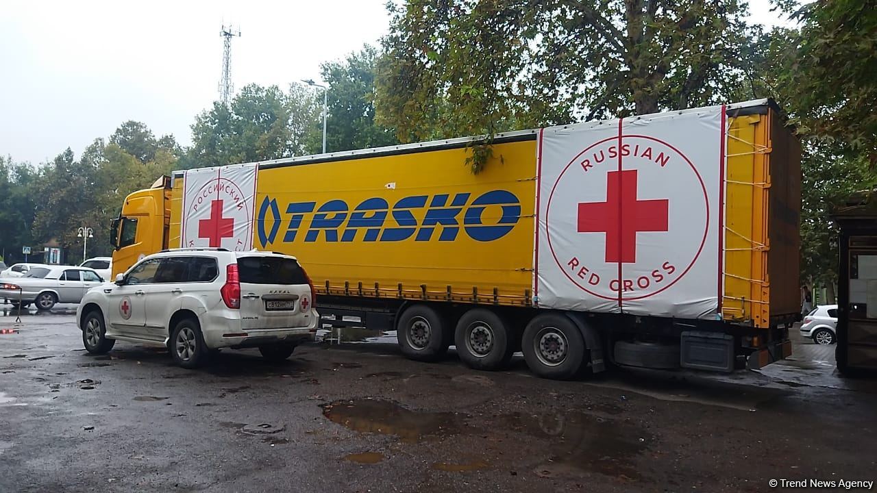 Большегруз с продовольствием из России второй день ожидает проезда в Ханкенди  (ФОТО/ВИДЕО)