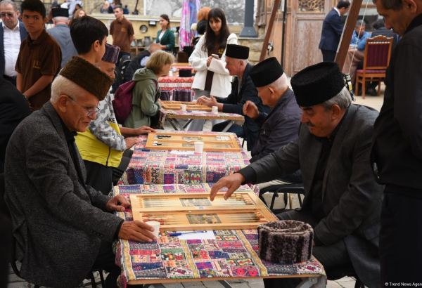 В старинной части Баку - Ичери шехер стартовал турнир по нардам среди ветеранов (ФОТО)