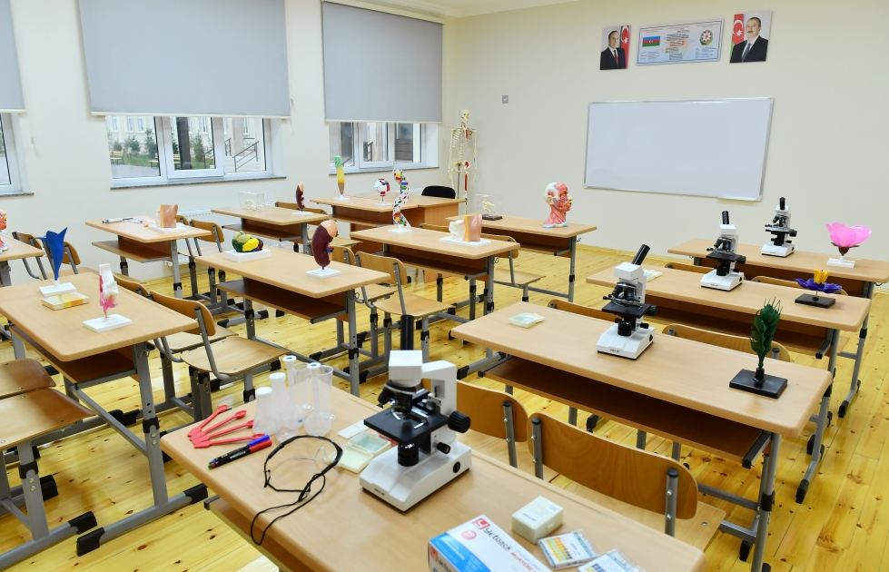 Президент Ильхам Алиев принял участие в открытии нового здания полной средней школы номер 11 города Хырдалан (ФОТО/ВИДЕО)