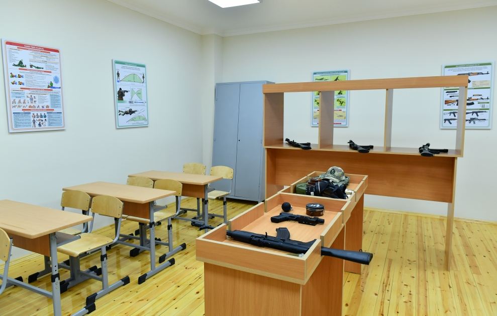 Президент Ильхам Алиев принял участие в открытии нового здания полной средней школы номер 11 города Хырдалан (ФОТО/ВИДЕО)