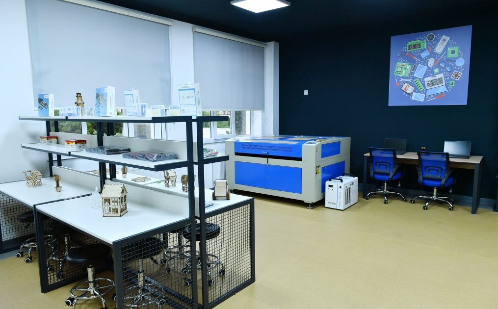 Президент Ильхам Алиев принял участие в открытии нового здания полной средней школы номер 11 города Хырдалан (ФОТО/ВИДЕО)