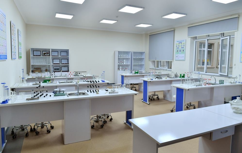 Президент Ильхам Алиев принял участие в открытии нового здания полной средней школы номер 11 города Хырдалан (ФОТО/ВИДЕО)