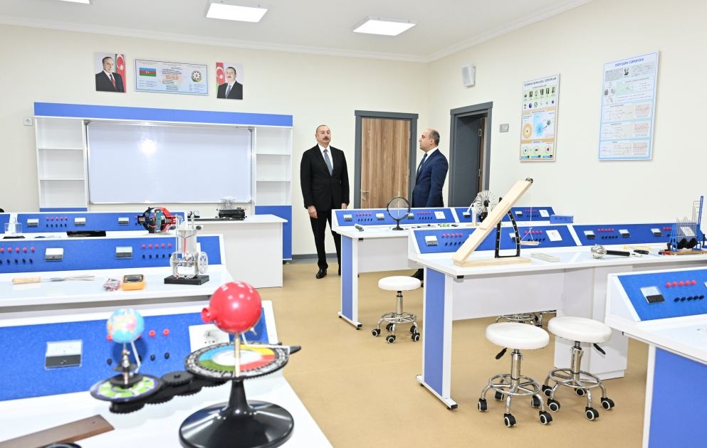 Президент Ильхам Алиев принял участие в открытии нового здания полной средней школы номер 11 города Хырдалан (ФОТО/ВИДЕО)