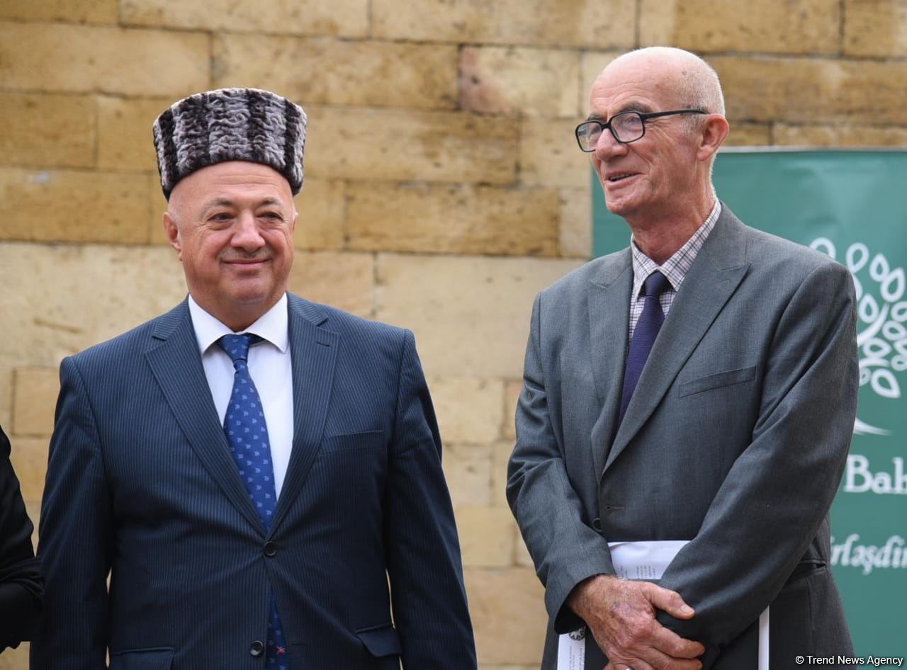 В старинной части Баку - Ичери шехер стартовал турнир по нардам среди ветеранов (ФОТО)