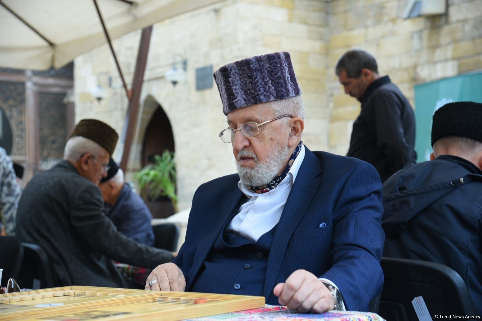 В старинной части Баку - Ичери шехер стартовал турнир по нардам среди ветеранов (ФОТО)