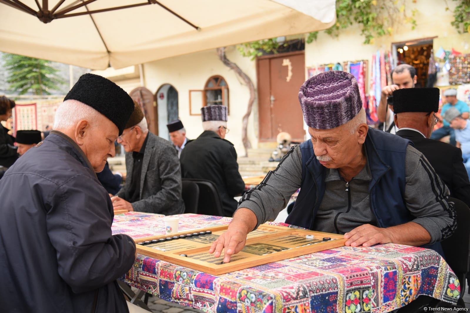 В старинной части Баку - Ичери шехер стартовал турнир по нардам среди ветеранов (ФОТО)