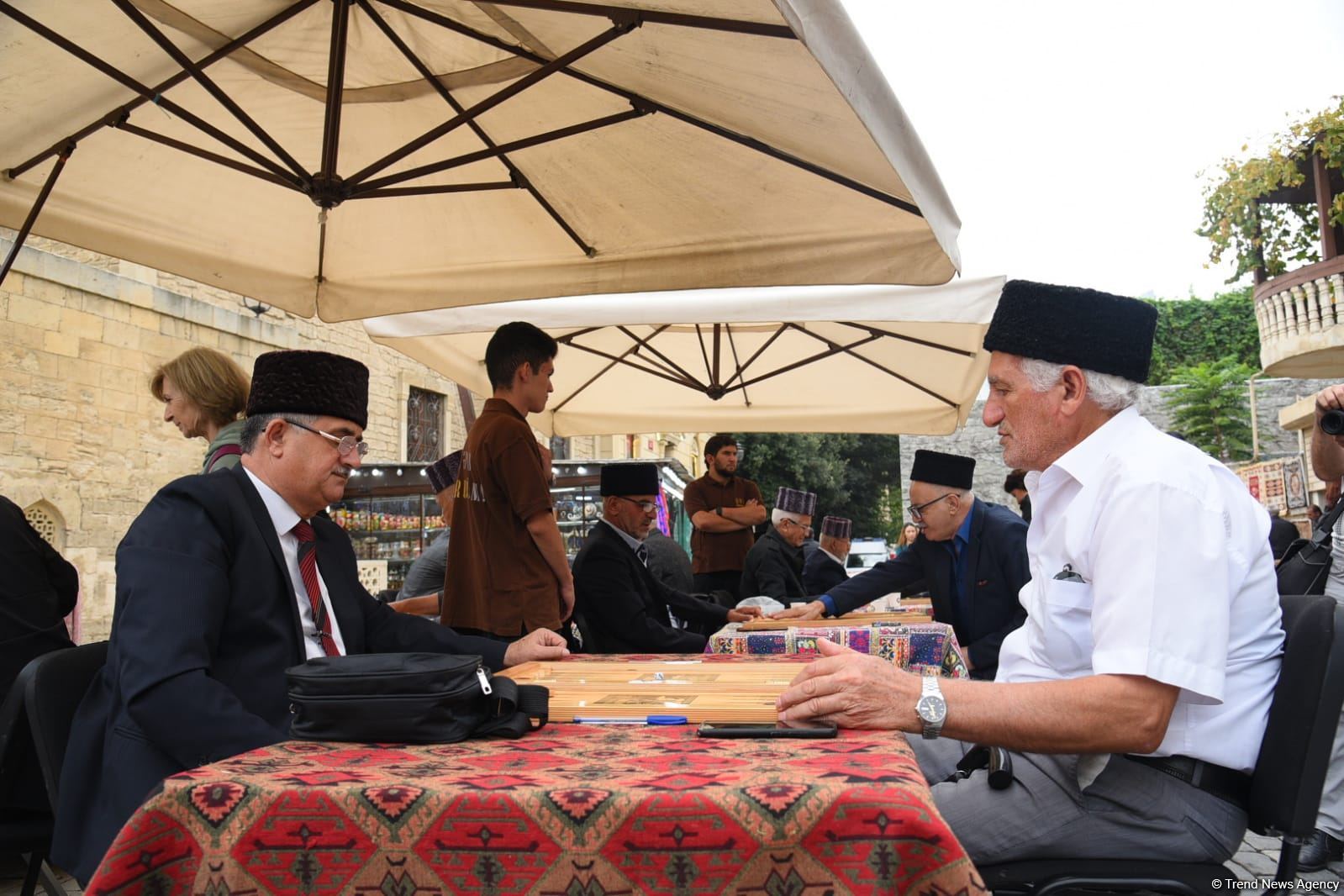 В старинной части Баку - Ичери шехер стартовал турнир по нардам среди ветеранов (ФОТО)