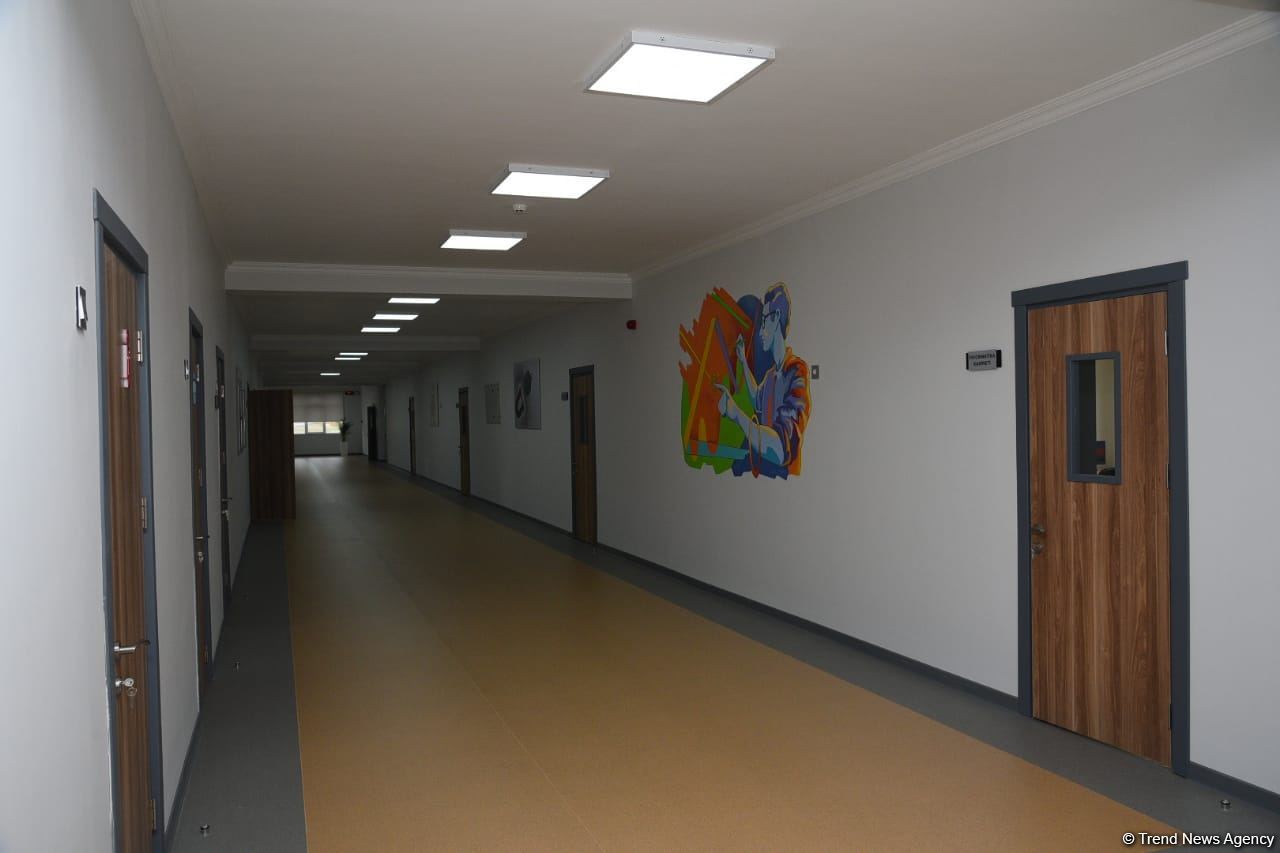 Фоторепортаж из новооткрывшейся школы номер 11 в Хырдалане