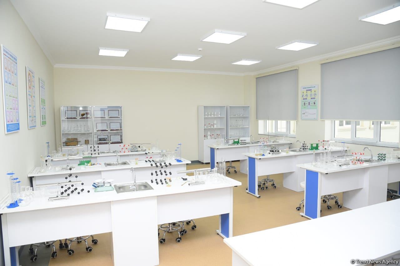 Фоторепортаж из новооткрывшейся школы номер 11 в Хырдалане