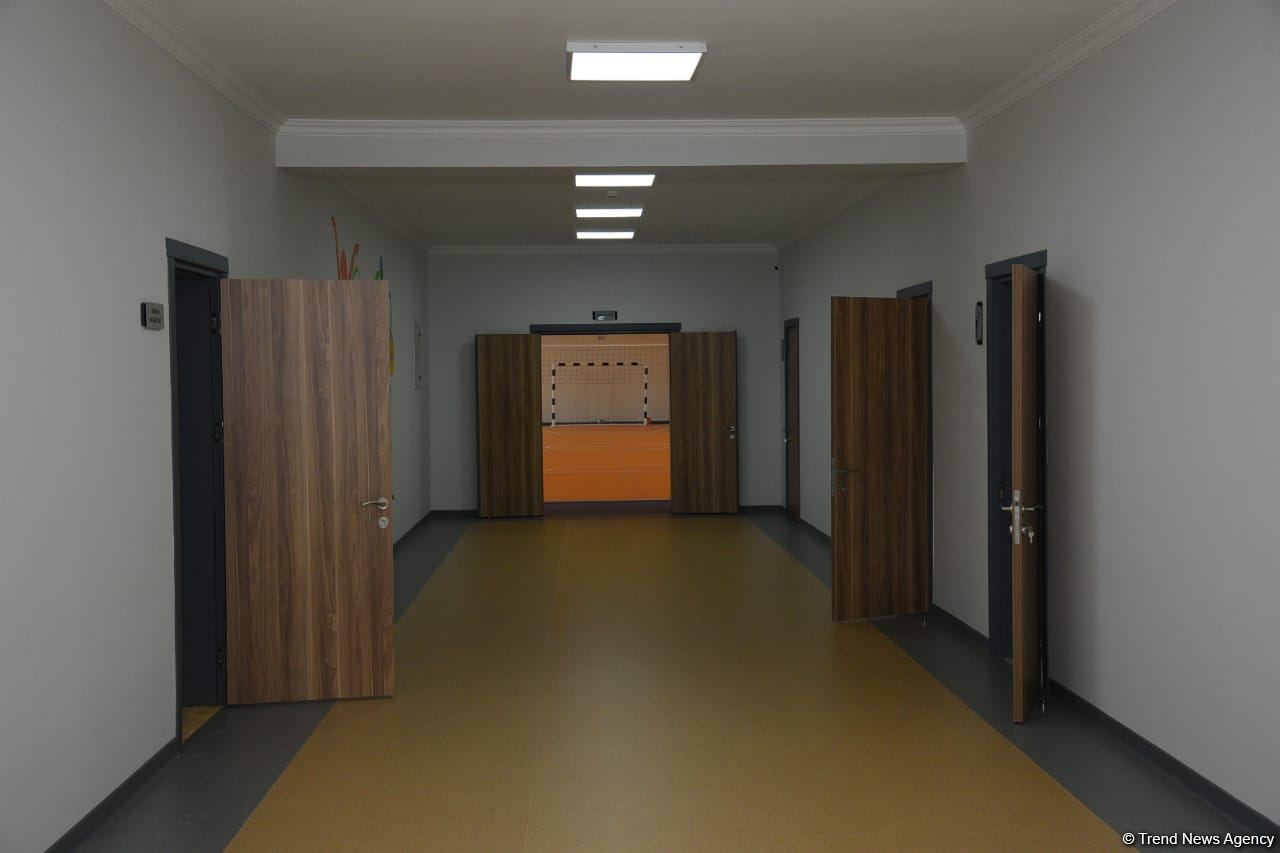 Фоторепортаж из новооткрывшейся школы номер 11 в Хырдалане