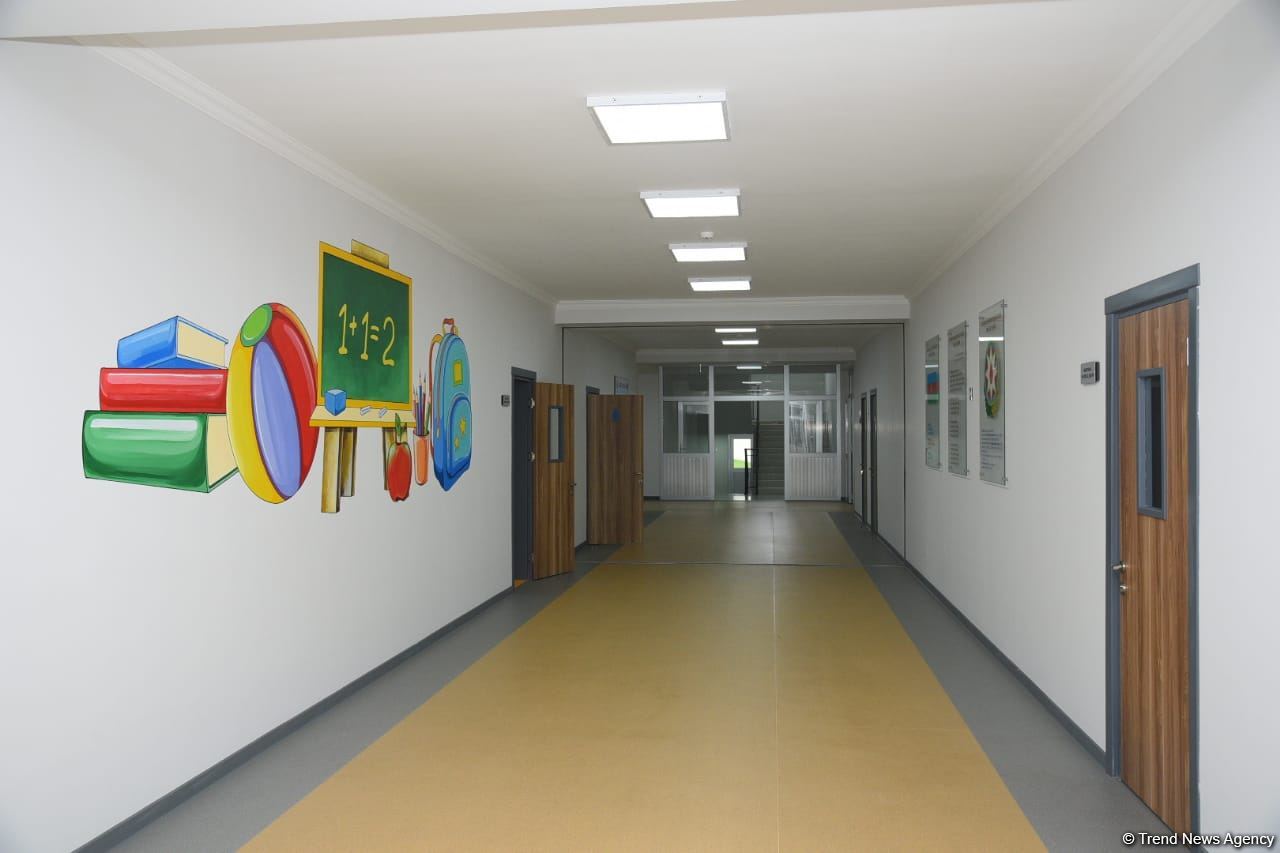 Фоторепортаж из новооткрывшейся школы номер 11 в Хырдалане