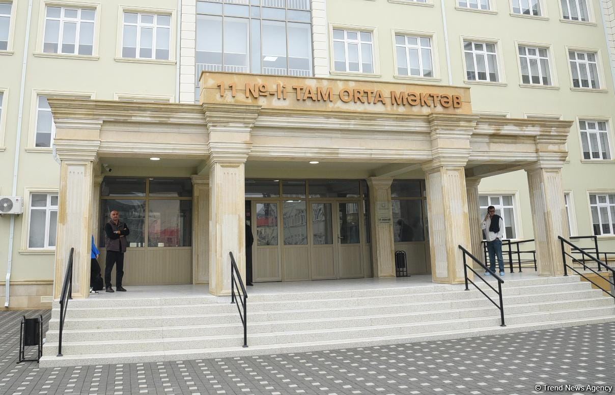 Фоторепортаж из новооткрывшейся школы номер 11 в Хырдалане