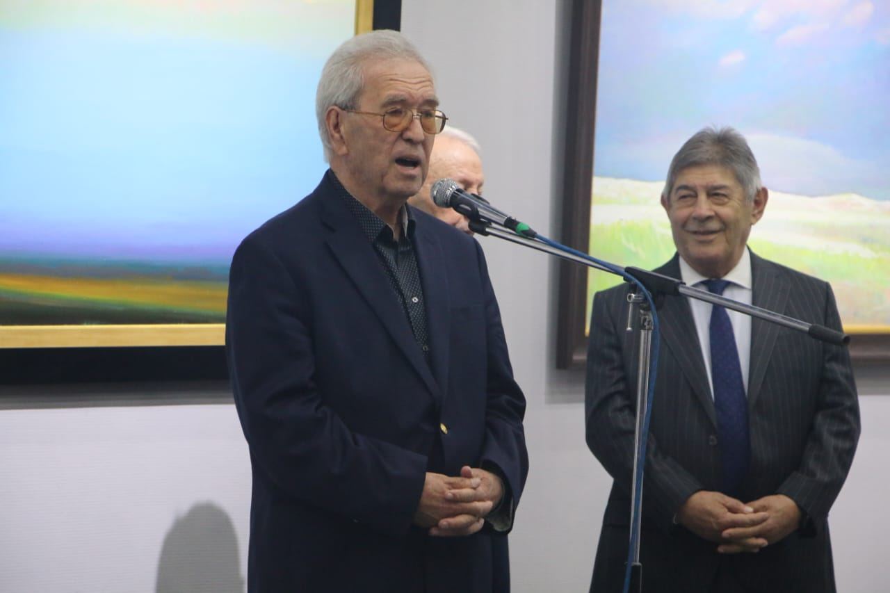 Персональная выставка Чингиза Фарзалиева в Узбекистане: впечатляющие пейзажи и натюрморты (ФОТО)