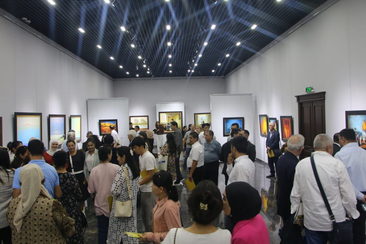 Персональная выставка Чингиза Фарзалиева в Узбекистане: впечатляющие пейзажи и натюрморты (ФОТО)