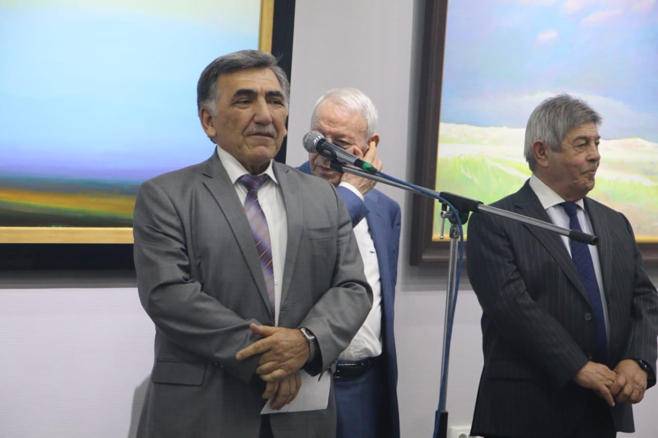 Персональная выставка Чингиза Фарзалиева в Узбекистане: впечатляющие пейзажи и натюрморты (ФОТО)