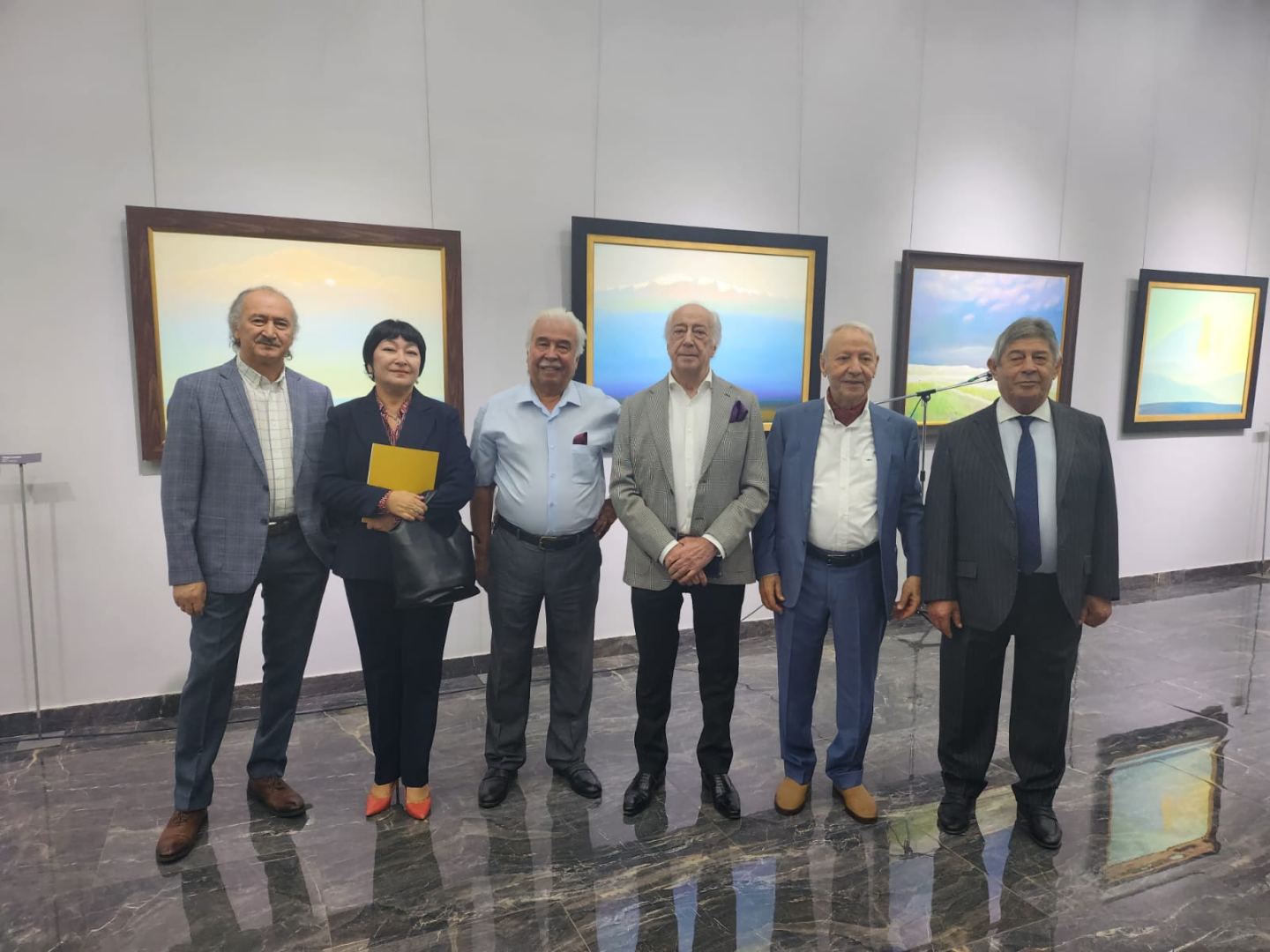 Персональная выставка Чингиза Фарзалиева в Узбекистане: впечатляющие пейзажи и натюрморты (ФОТО)