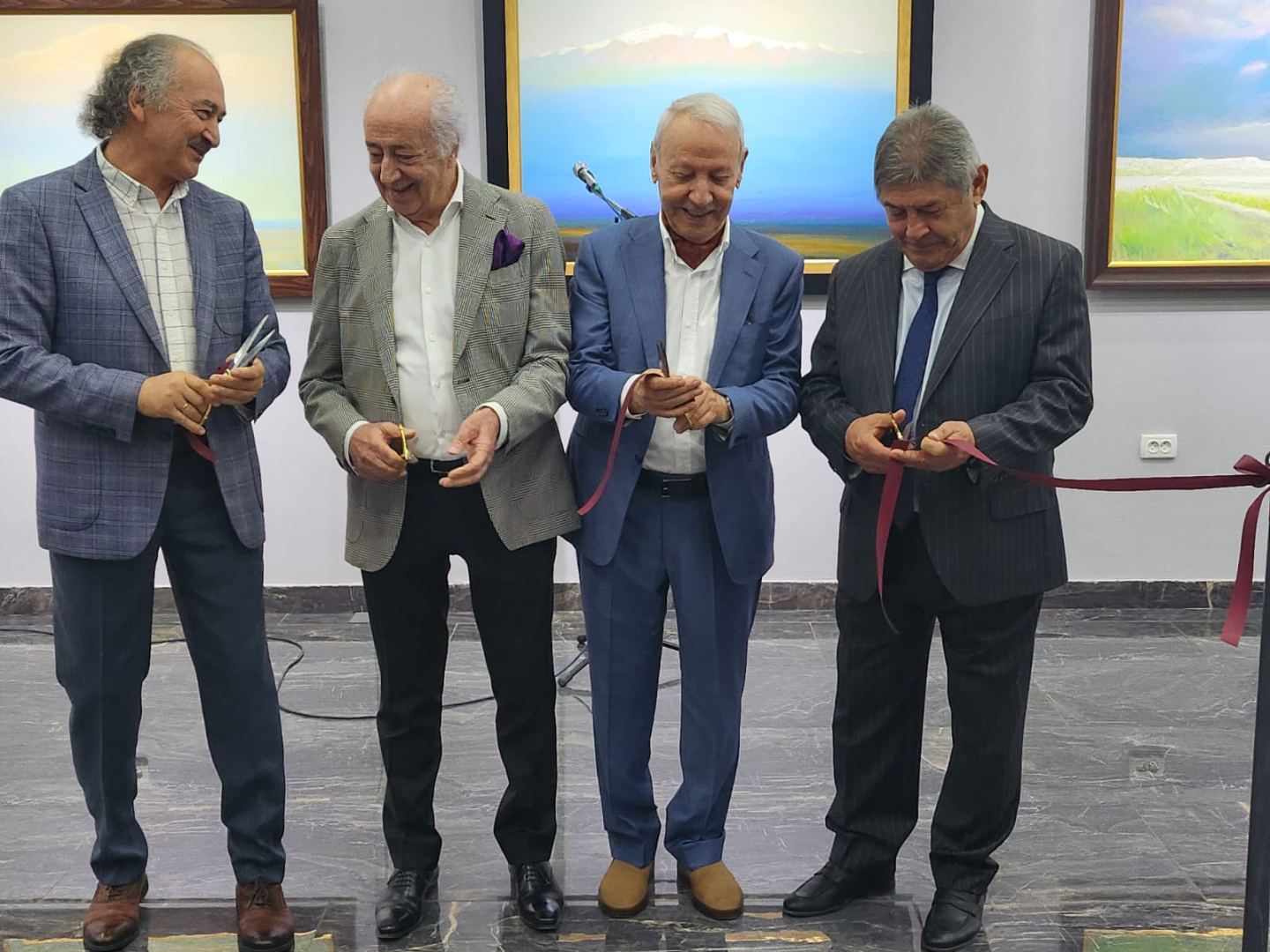 Персональная выставка Чингиза Фарзалиева в Узбекистане: впечатляющие пейзажи и натюрморты (ФОТО)