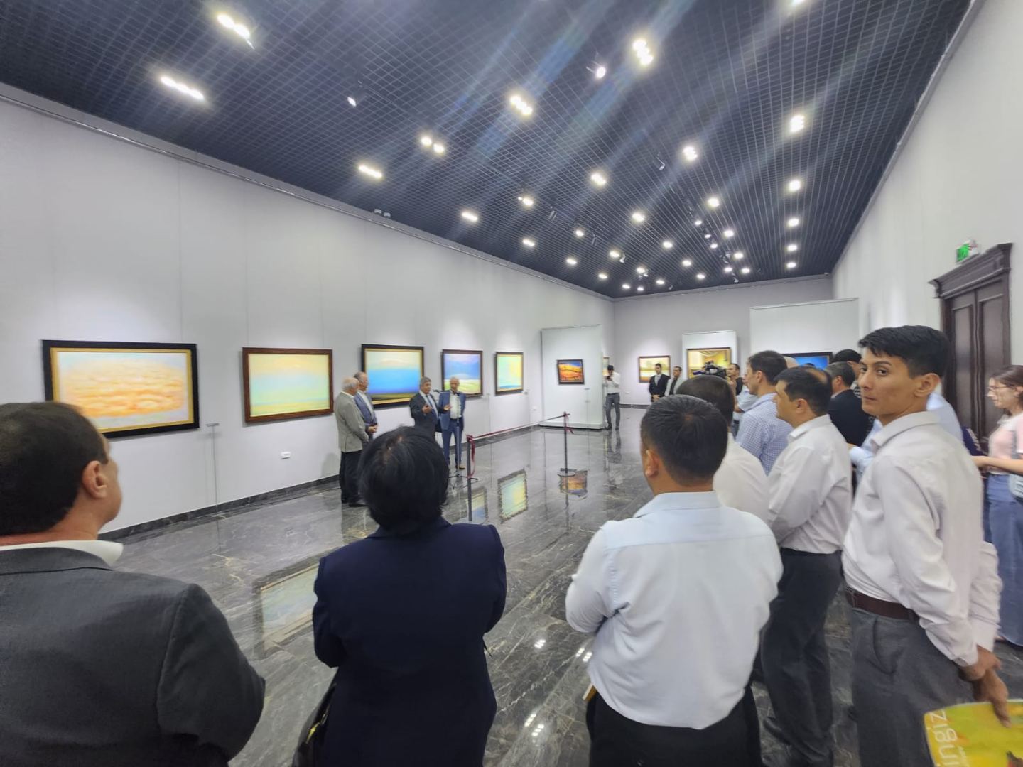 Персональная выставка Чингиза Фарзалиева в Узбекистане: впечатляющие пейзажи и натюрморты (ФОТО)