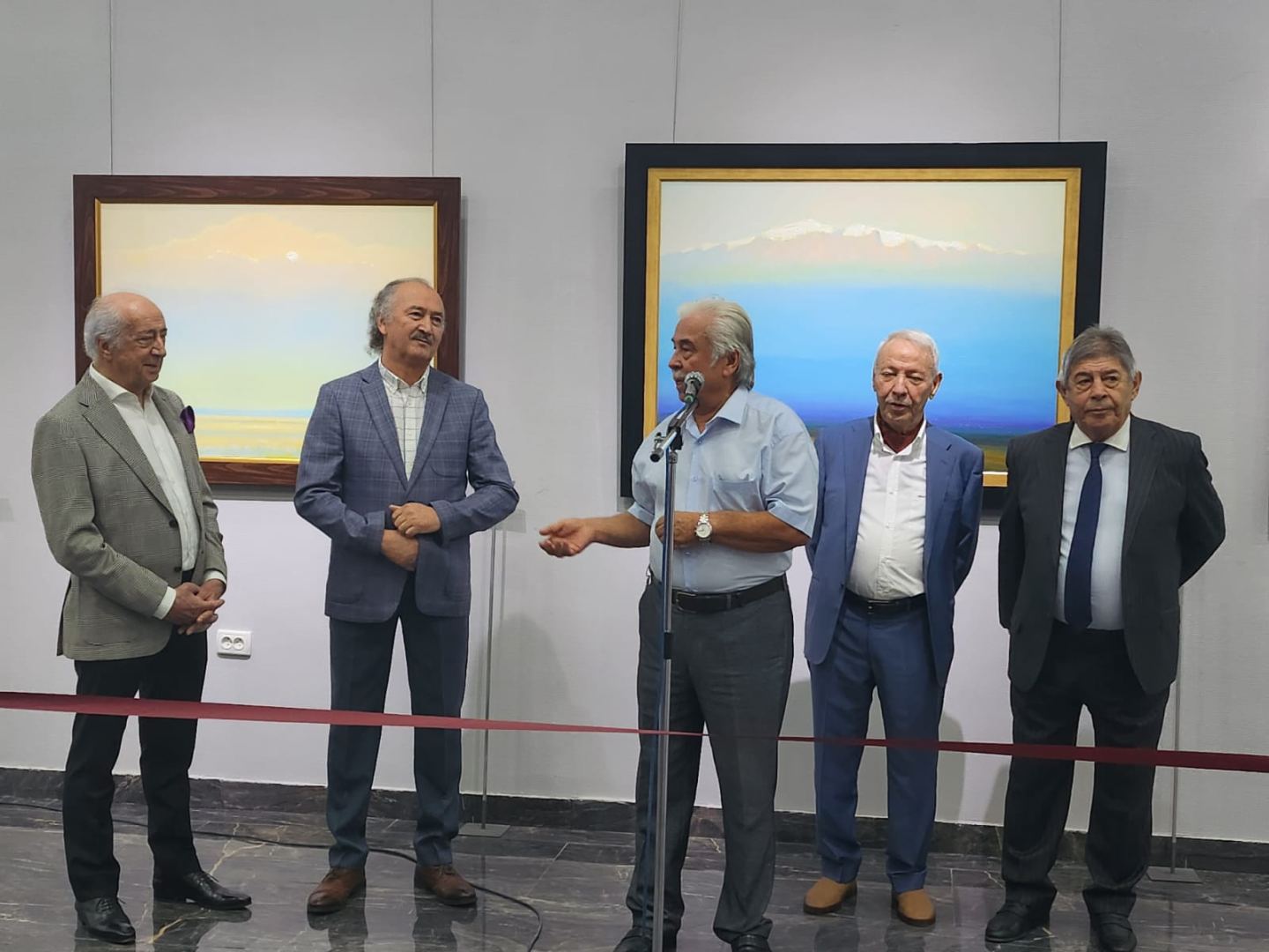 Персональная выставка Чингиза Фарзалиева в Узбекистане: впечатляющие пейзажи и натюрморты (ФОТО)