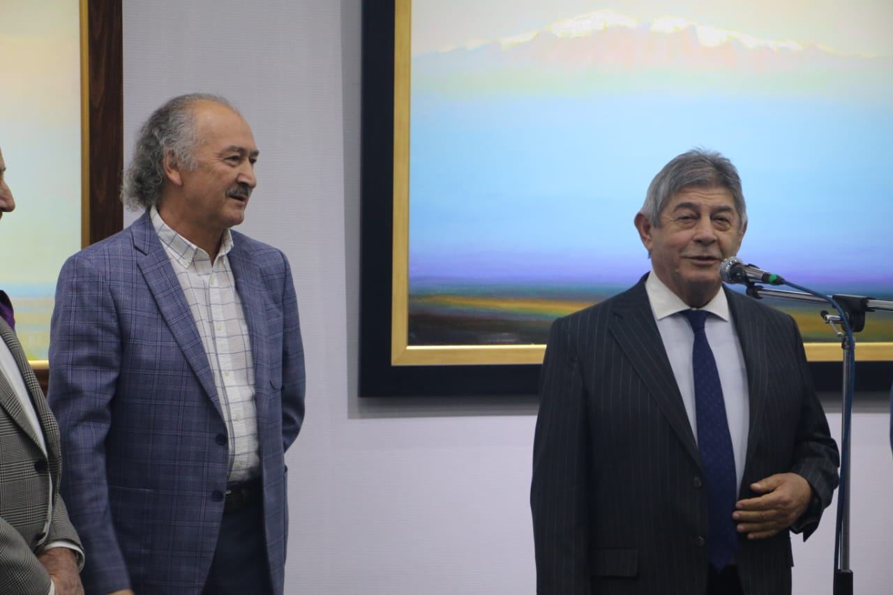 Персональная выставка Чингиза Фарзалиева в Узбекистане: впечатляющие пейзажи и натюрморты (ФОТО)