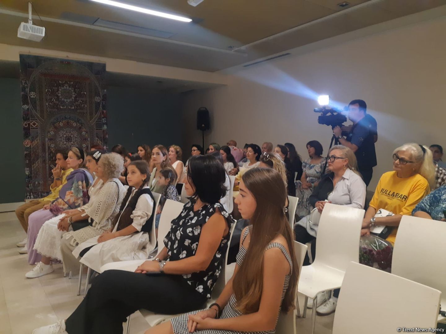 Сотканные портреты азербайджанских композиторов - "Музыка на коврах" в Баку (ФОТО)