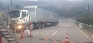 Грузовик МККК с продовольственным грузом досмотрен на ППП "Лачин" и едет в Ханкенди (ФОТО/ВИДЕО)