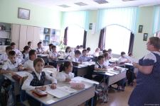 Азербайджанская делегация приняла участие в "Каспийском медиафоруме" и посетила школу имени Гейдара Алиева в Астрахани (ФОТО)