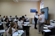 Азербайджанская делегация приняла участие в "Каспийском медиафоруме" и посетила школу имени Гейдара Алиева в Астрахани (ФОТО)