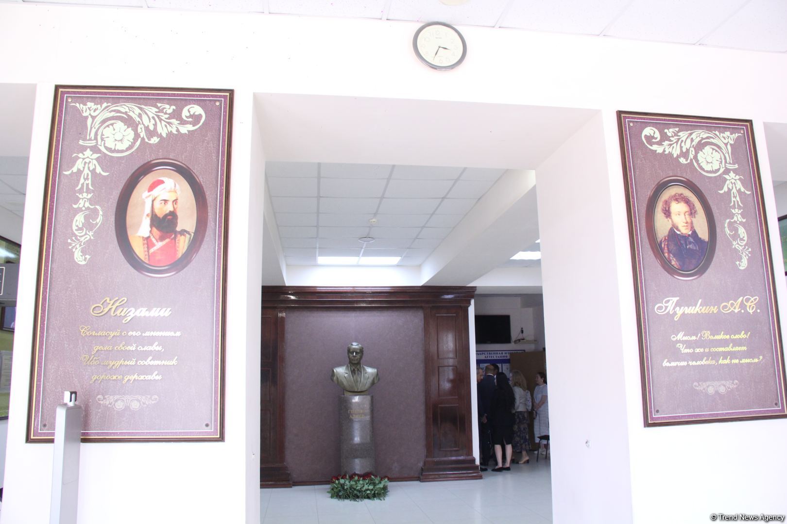 Азербайджанская делегация приняла участие в "Каспийском медиафоруме" и посетила школу имени Гейдара Алиева в Астрахани (ФОТО)