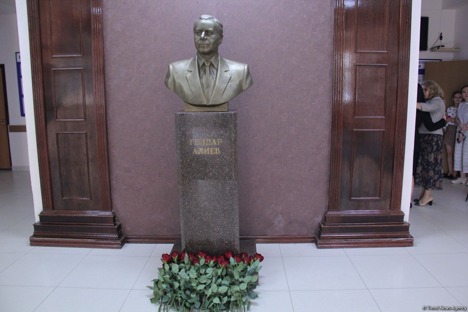 Азербайджанская делегация приняла участие в "Каспийском медиафоруме" и посетила школу имени Гейдара Алиева в Астрахани (ФОТО)