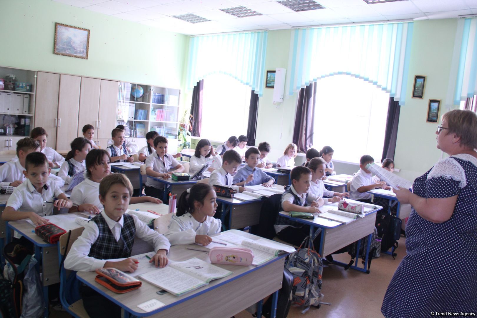 Азербайджанская делегация приняла участие в "Каспийском медиафоруме" и посетила школу имени Гейдара Алиева в Астрахани (ФОТО)