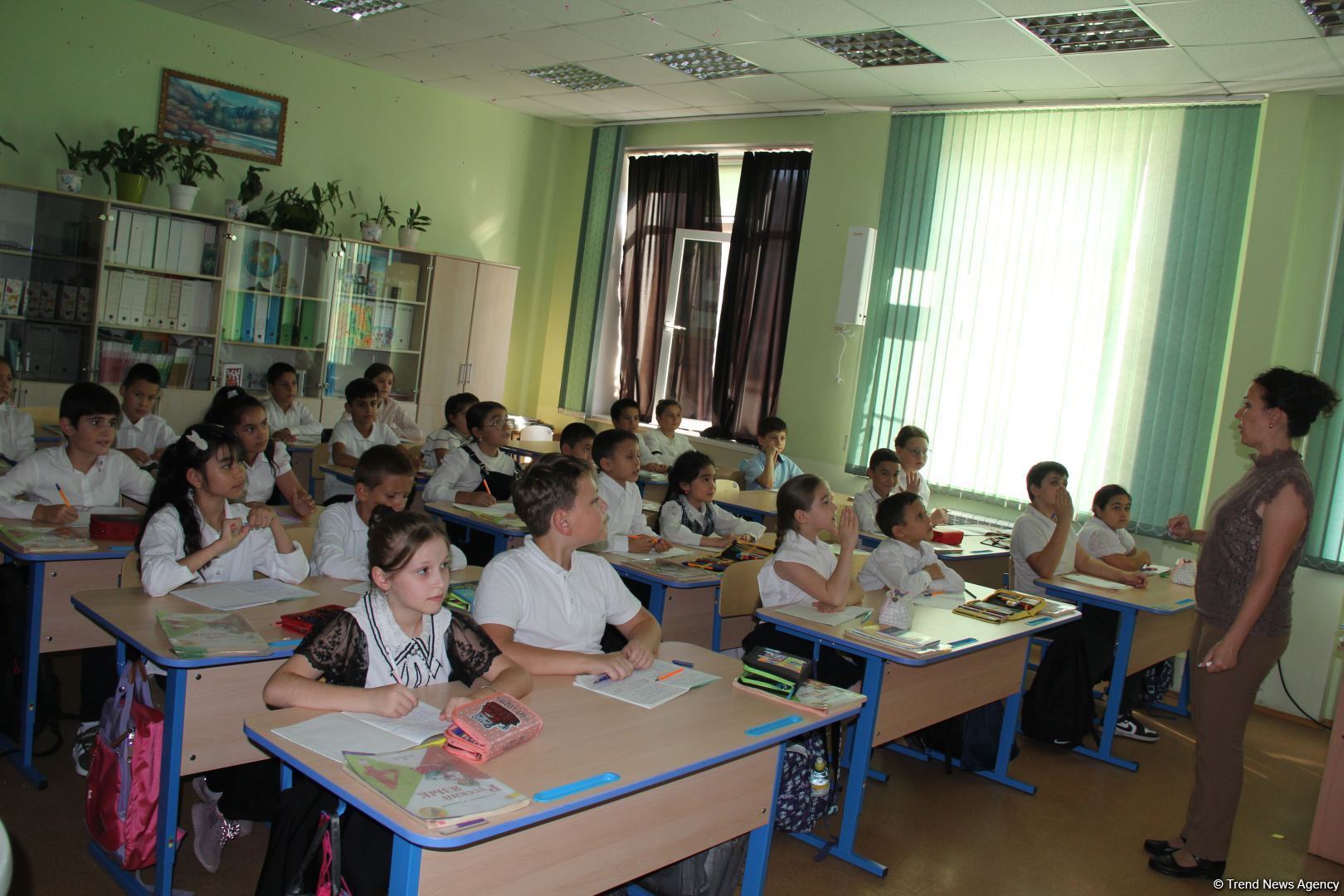 Азербайджанская делегация приняла участие в "Каспийском медиафоруме" и посетила школу имени Гейдара Алиева в Астрахани (ФОТО)