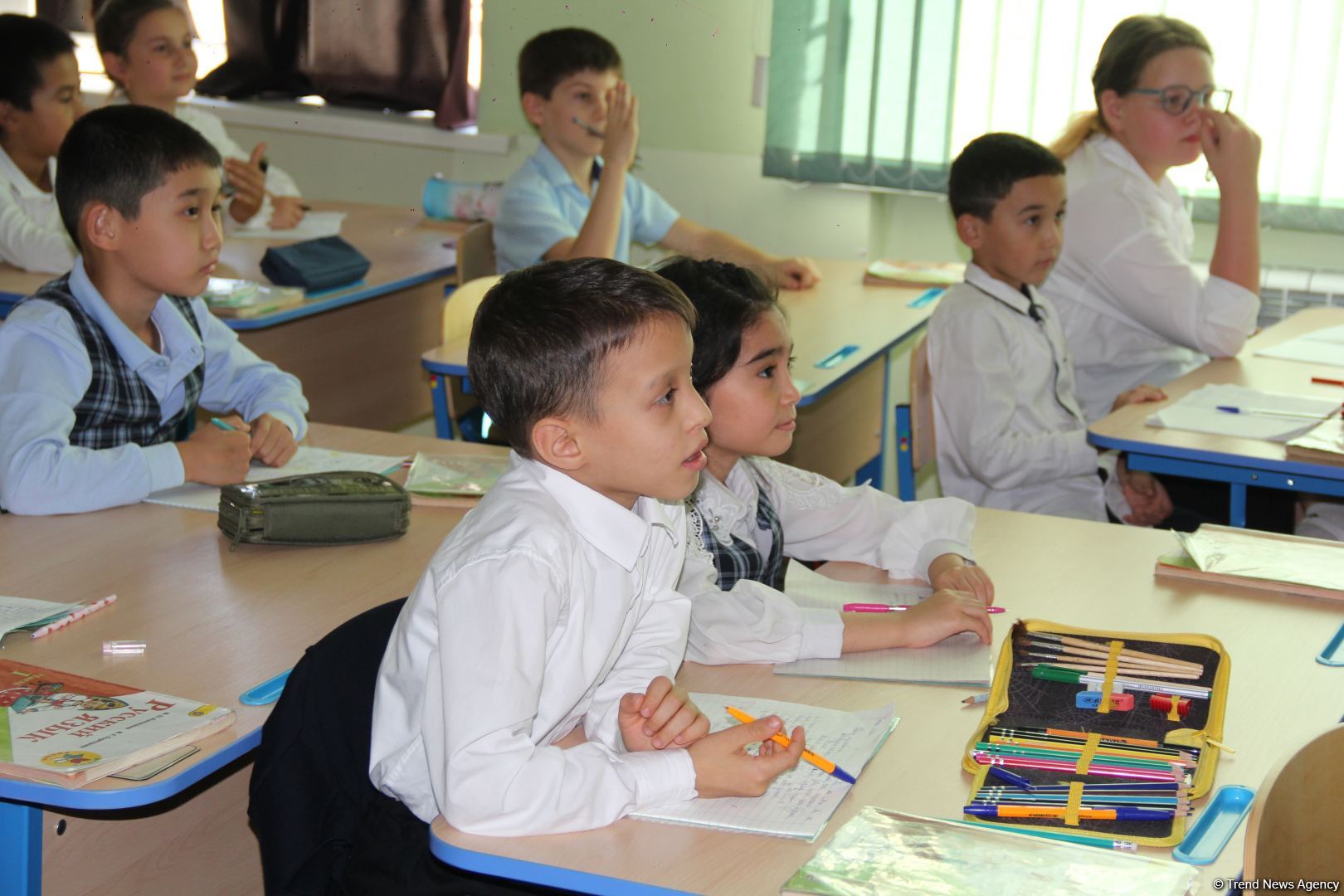 Азербайджанская делегация приняла участие в "Каспийском медиафоруме" и посетила школу имени Гейдара Алиева в Астрахани (ФОТО)