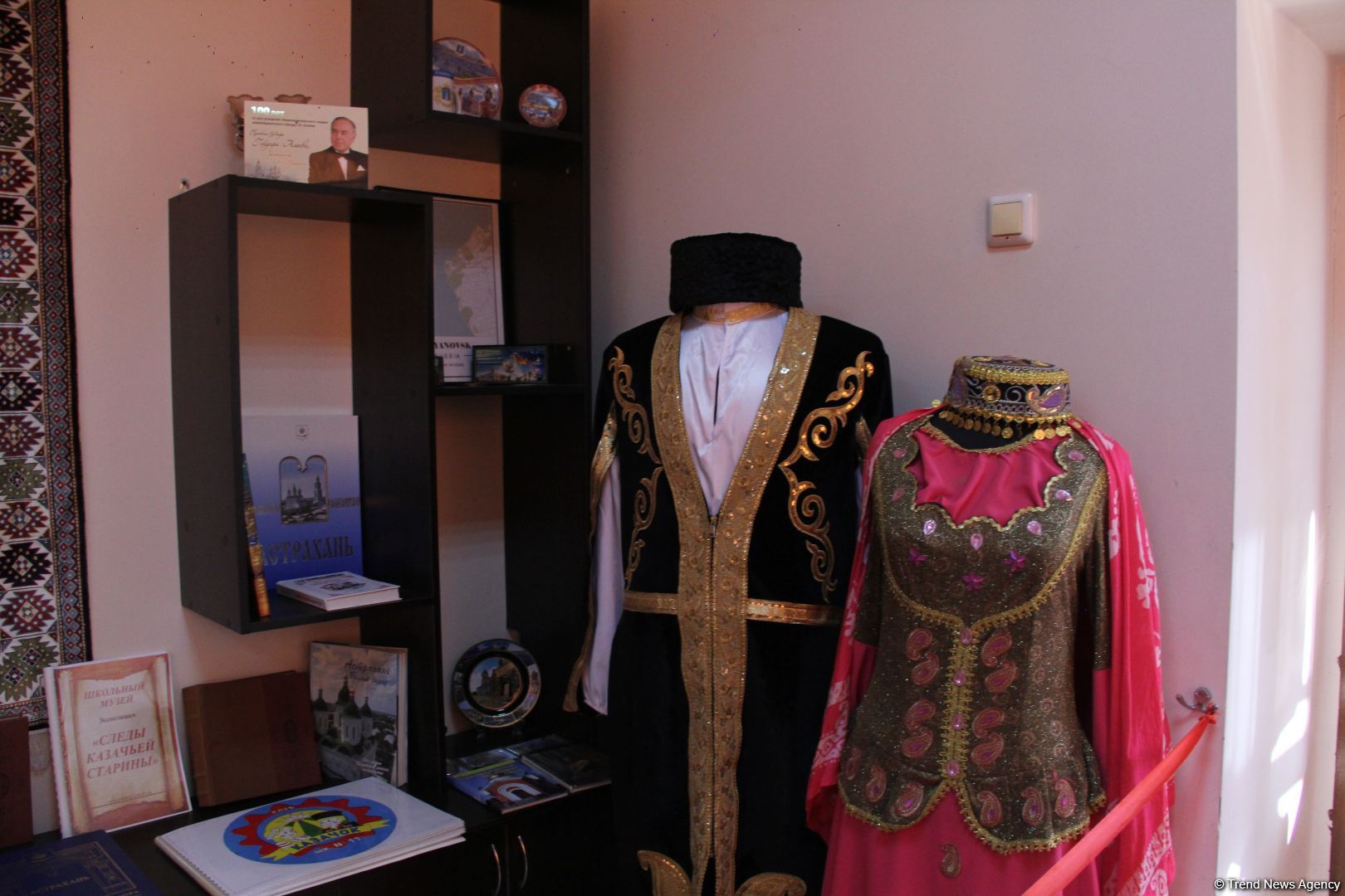 Азербайджанская делегация приняла участие в "Каспийском медиафоруме" и посетила школу имени Гейдара Алиева в Астрахани (ФОТО)