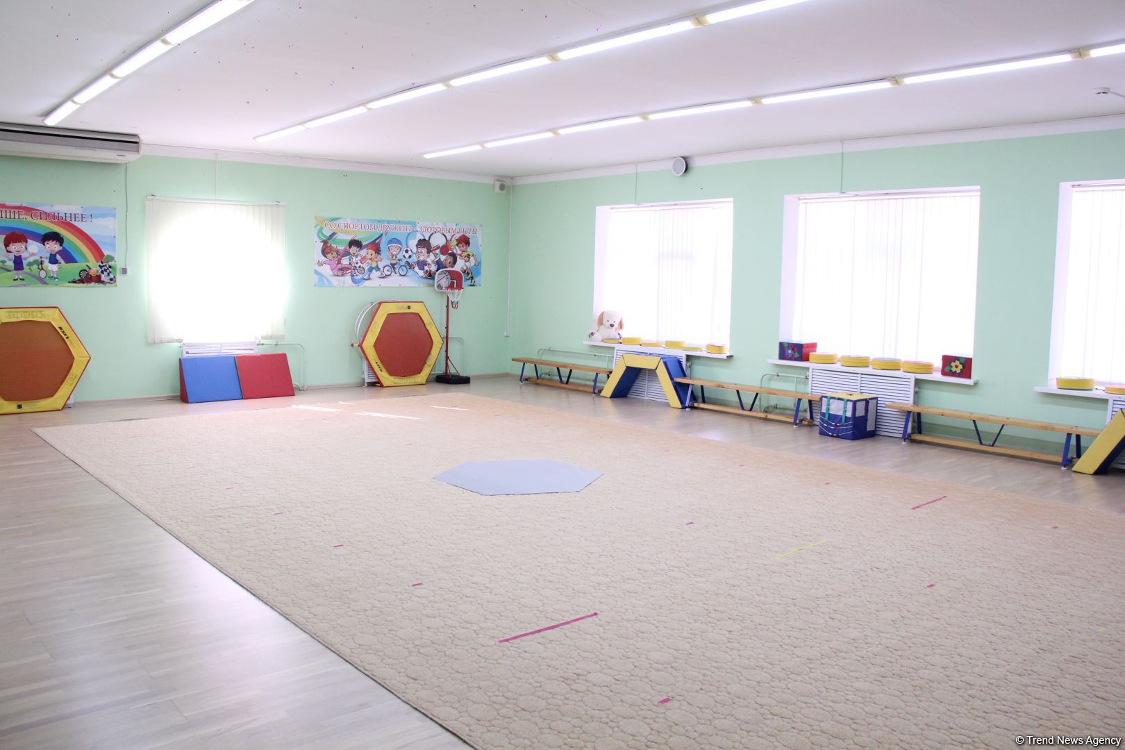 Азербайджанская делегация приняла участие в "Каспийском медиафоруме" и посетила школу имени Гейдара Алиева в Астрахани (ФОТО)