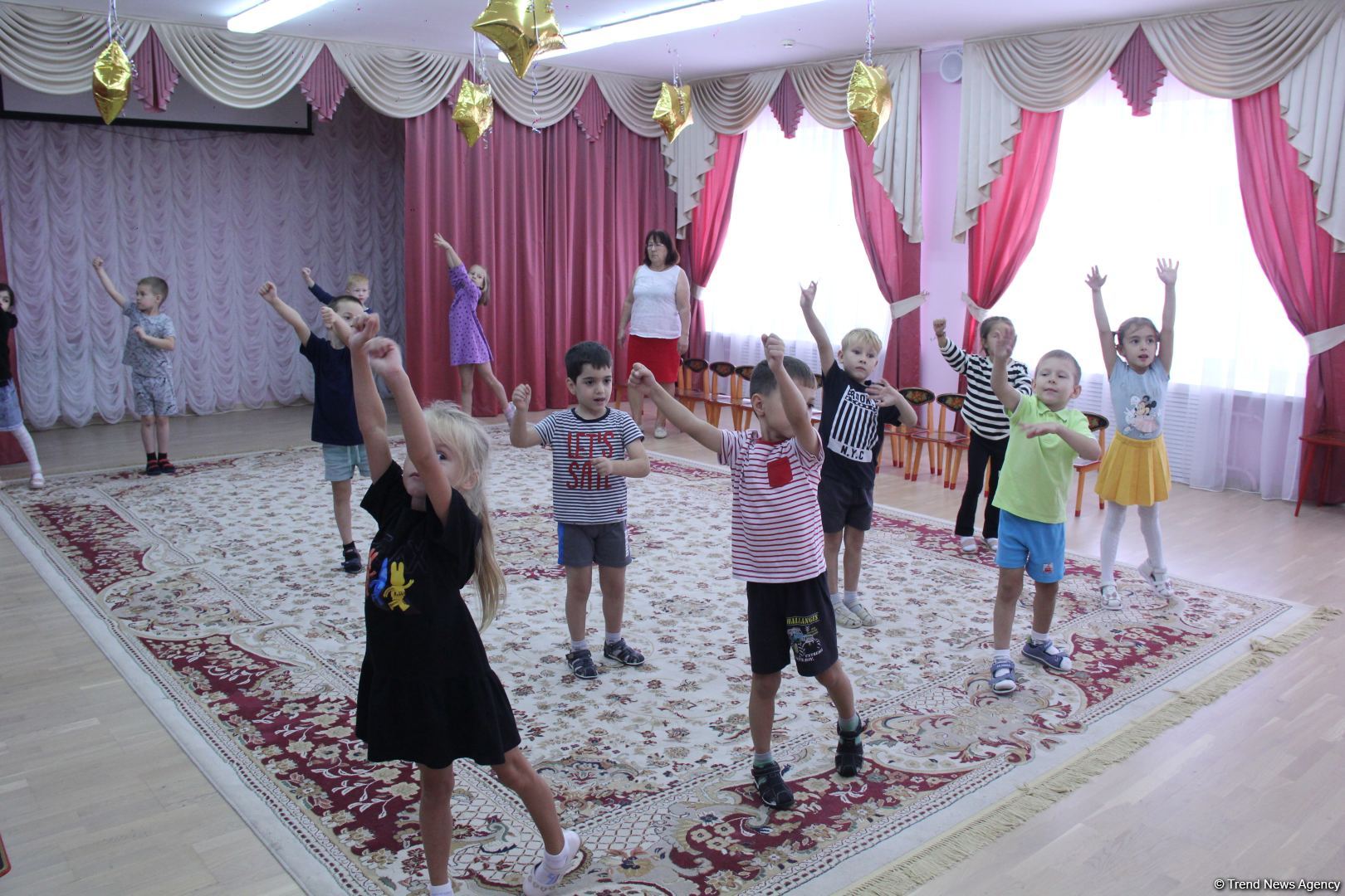 Азербайджанская делегация приняла участие в "Каспийском медиафоруме" и посетила школу имени Гейдара Алиева в Астрахани (ФОТО)