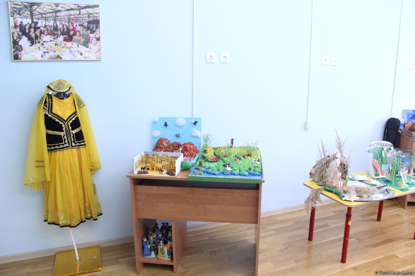 Азербайджанская делегация приняла участие в "Каспийском медиафоруме" и посетила школу имени Гейдара Алиева в Астрахани (ФОТО)