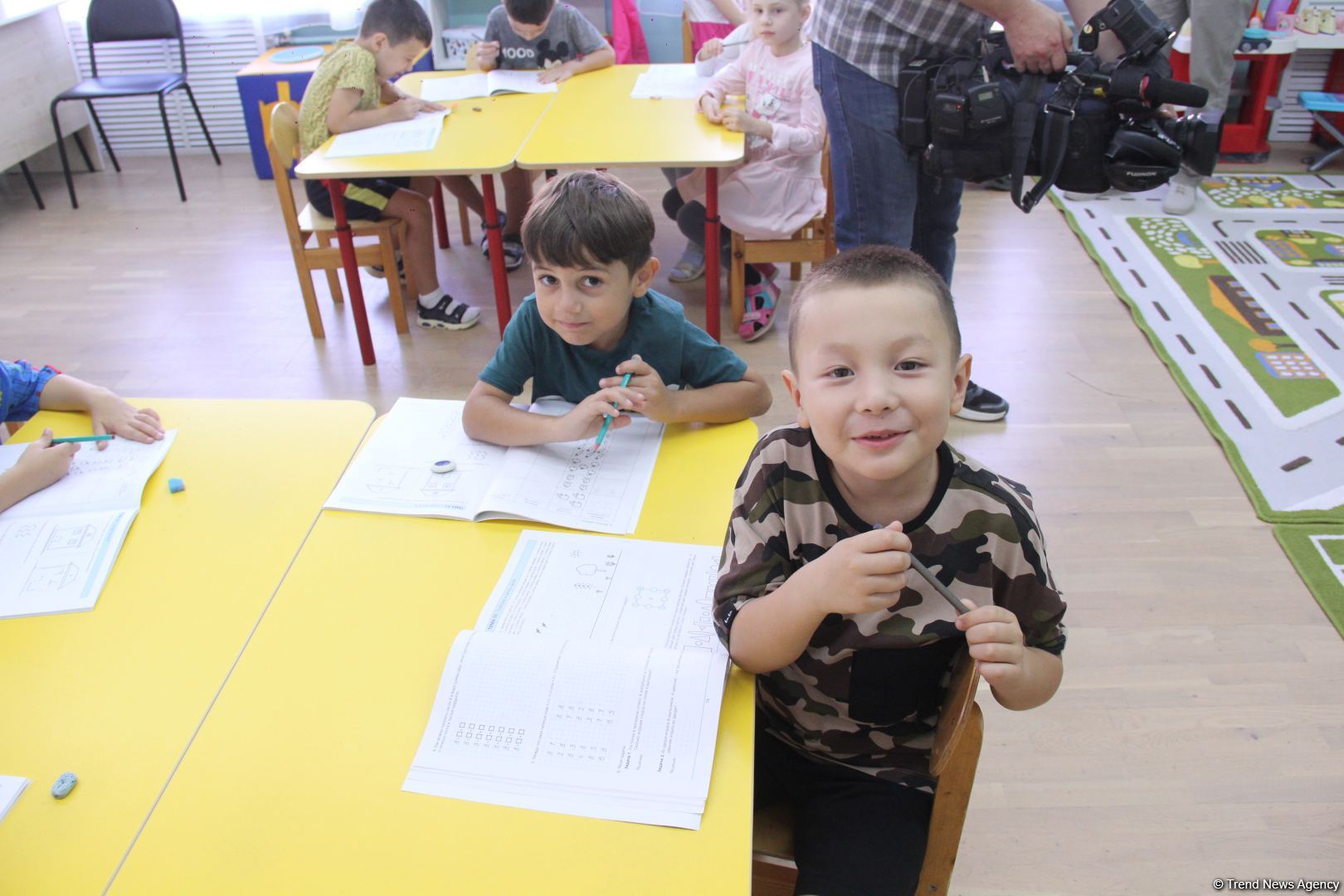 Азербайджанская делегация приняла участие в "Каспийском медиафоруме" и посетила школу имени Гейдара Алиева в Астрахани (ФОТО)