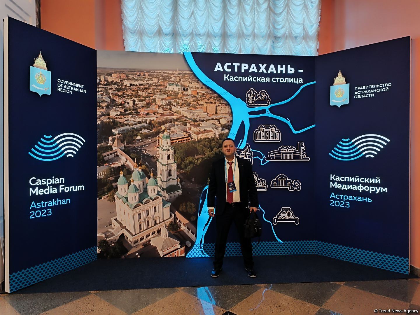 Азербайджанская делегация приняла участие в "Каспийском медиафоруме" и посетила школу имени Гейдара Алиева в Астрахани (ФОТО)