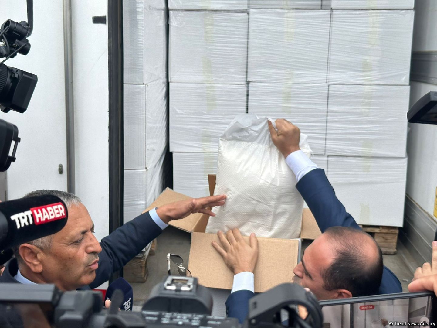 МЧС Азербайджана направило продовольственный груз для армянских жителей Карабаха (ФОТО/ВИДЕО)