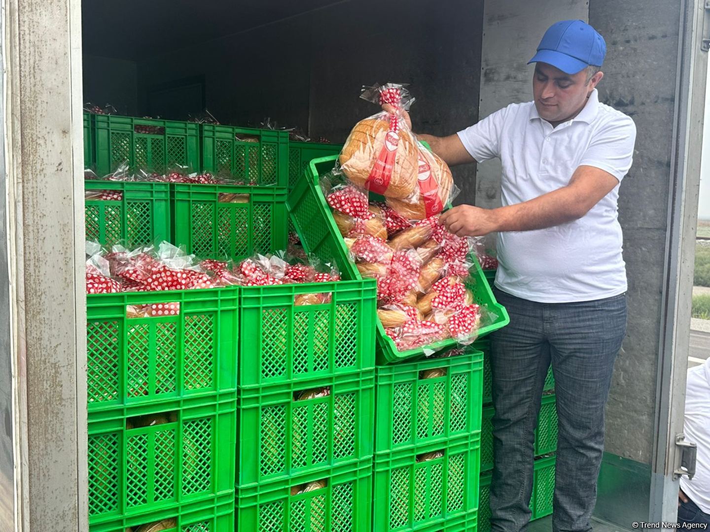 МЧС Азербайджана направило продовольственный груз для армянских жителей Карабаха (ФОТО/ВИДЕО)